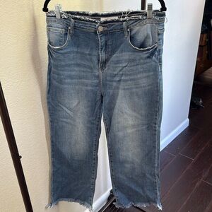 Risen Crop Distressed Straight Leg SZ 15